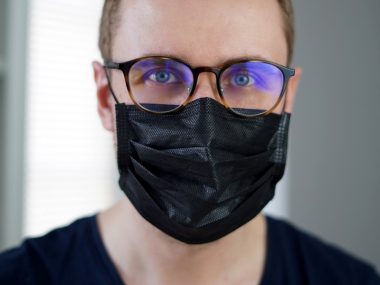 Easy Hacks to Keep your Glasses Fog-Free While Wearing a Face Mask